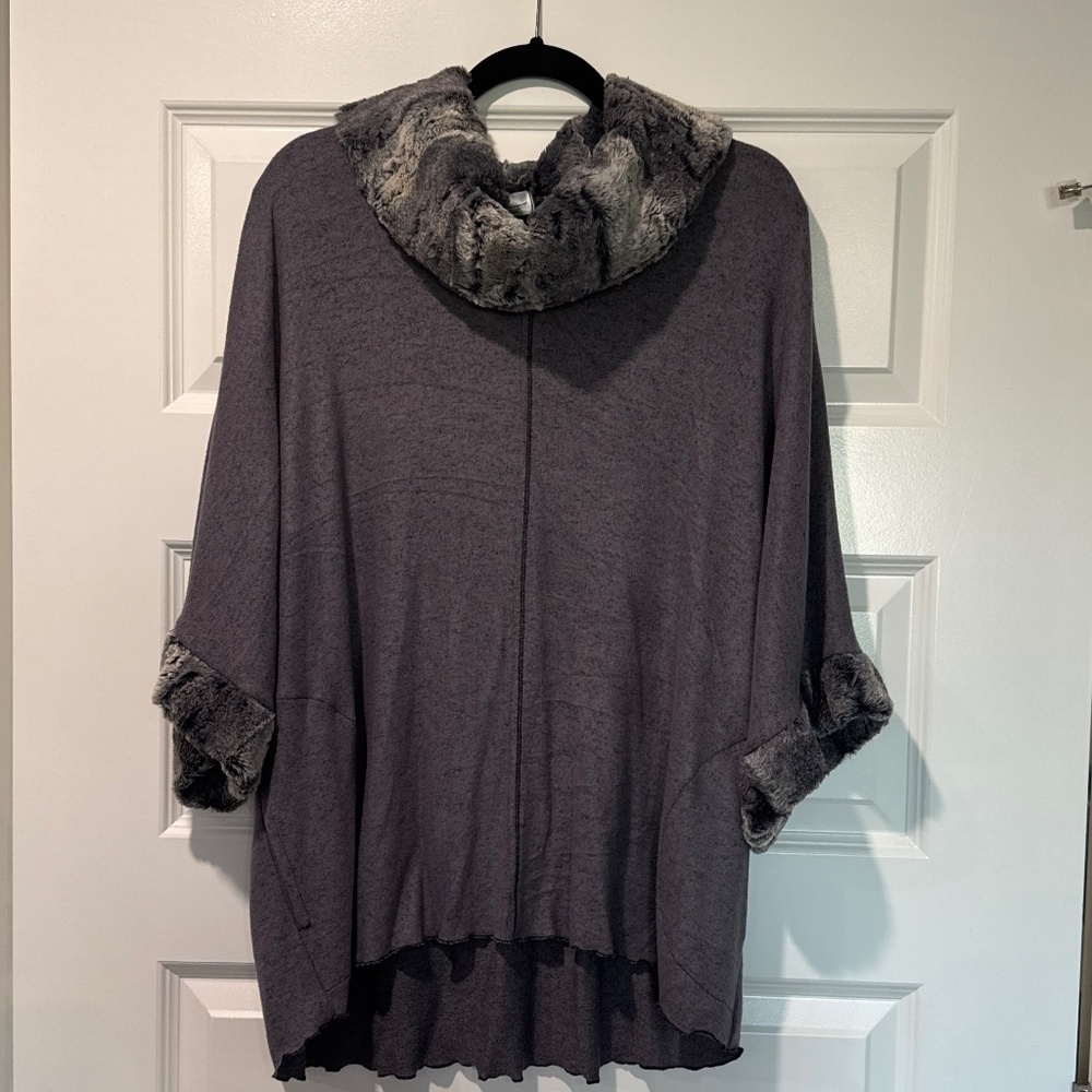 NWT gray/black fur collar and cuff poncho jacket - size S/M